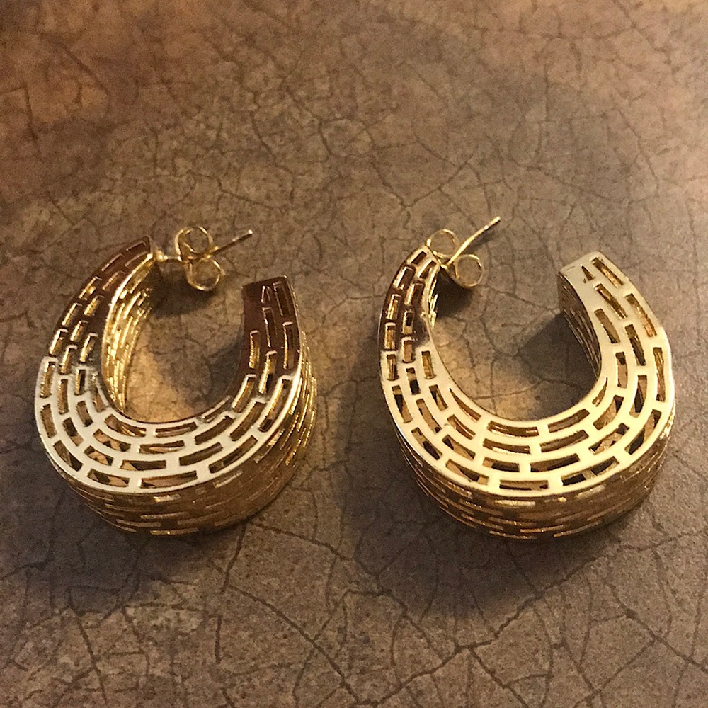 Fashion Jewelry: Hoop Earrings